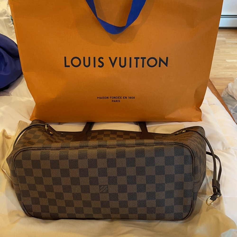 Louis Vuitton Neverfull MM pink lining